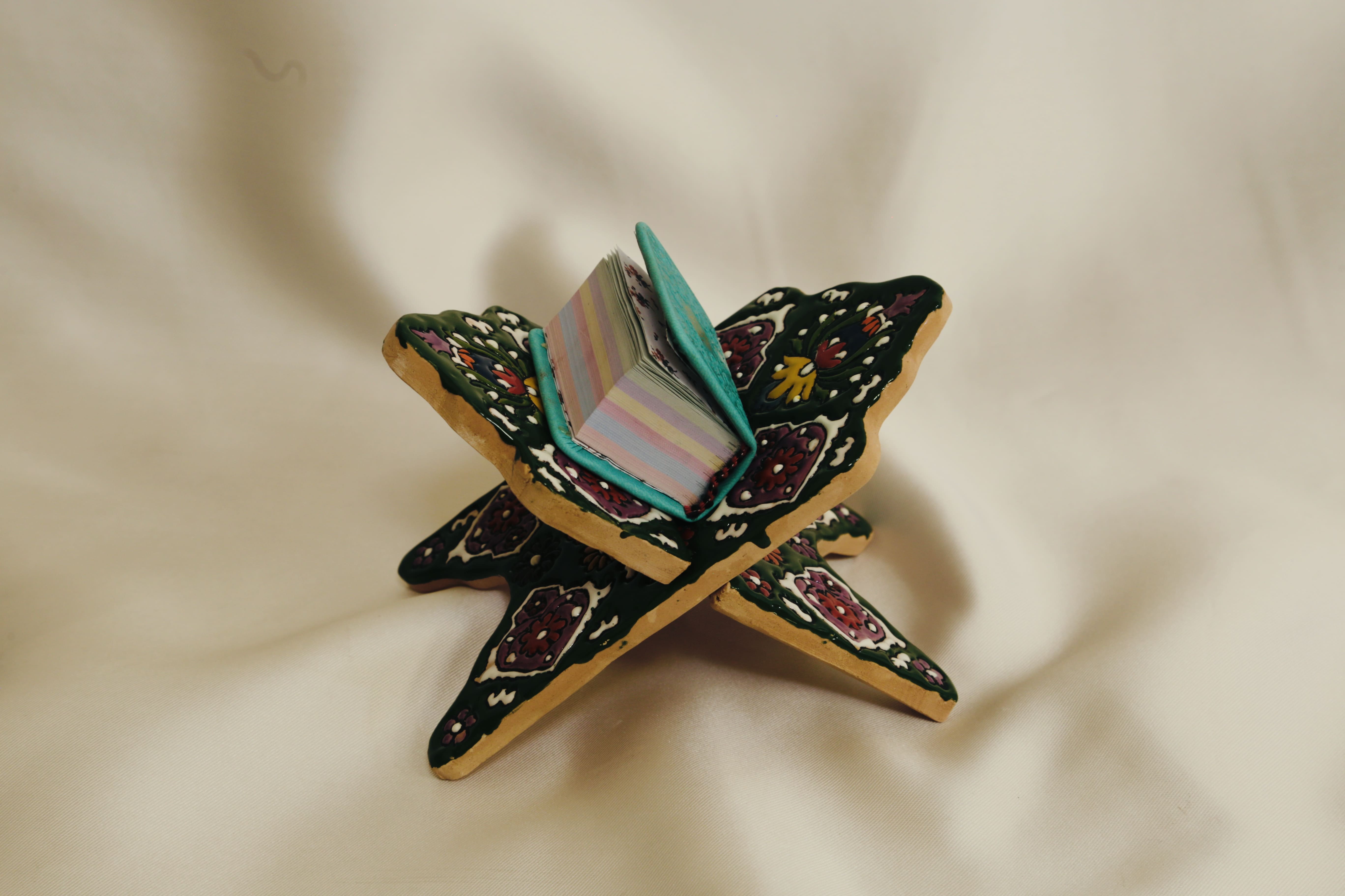 Enameled pottery Quran stand